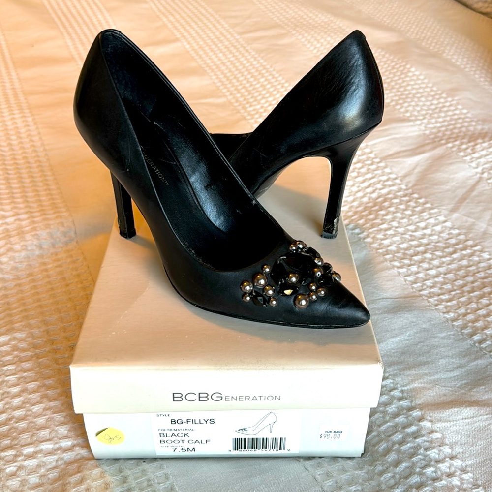 BCBG Generation beaded toe heel 7.5